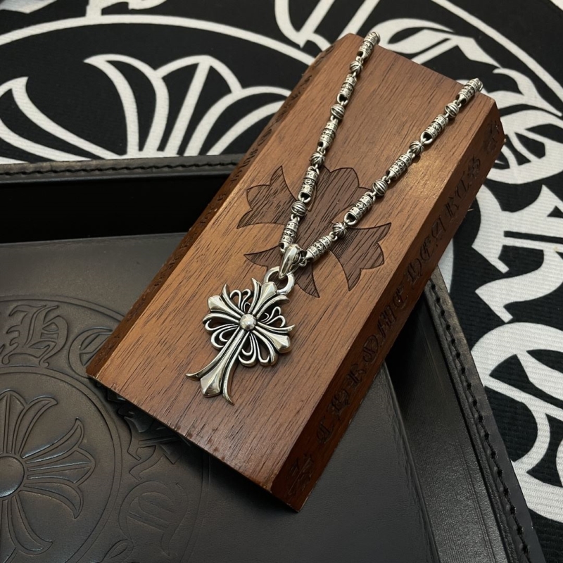Ch*0me He**ts necklaces